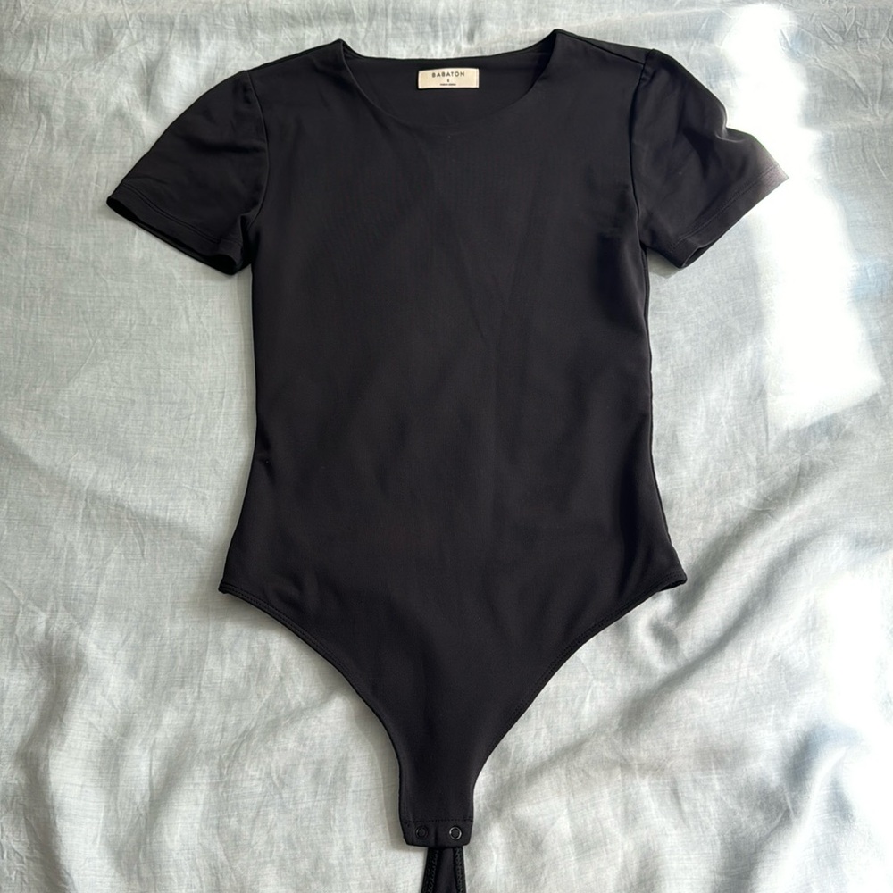 Aritzia Babaton Contour Bodysuit Short Sleeve